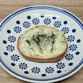 しらすと青海苔のチーズトースト